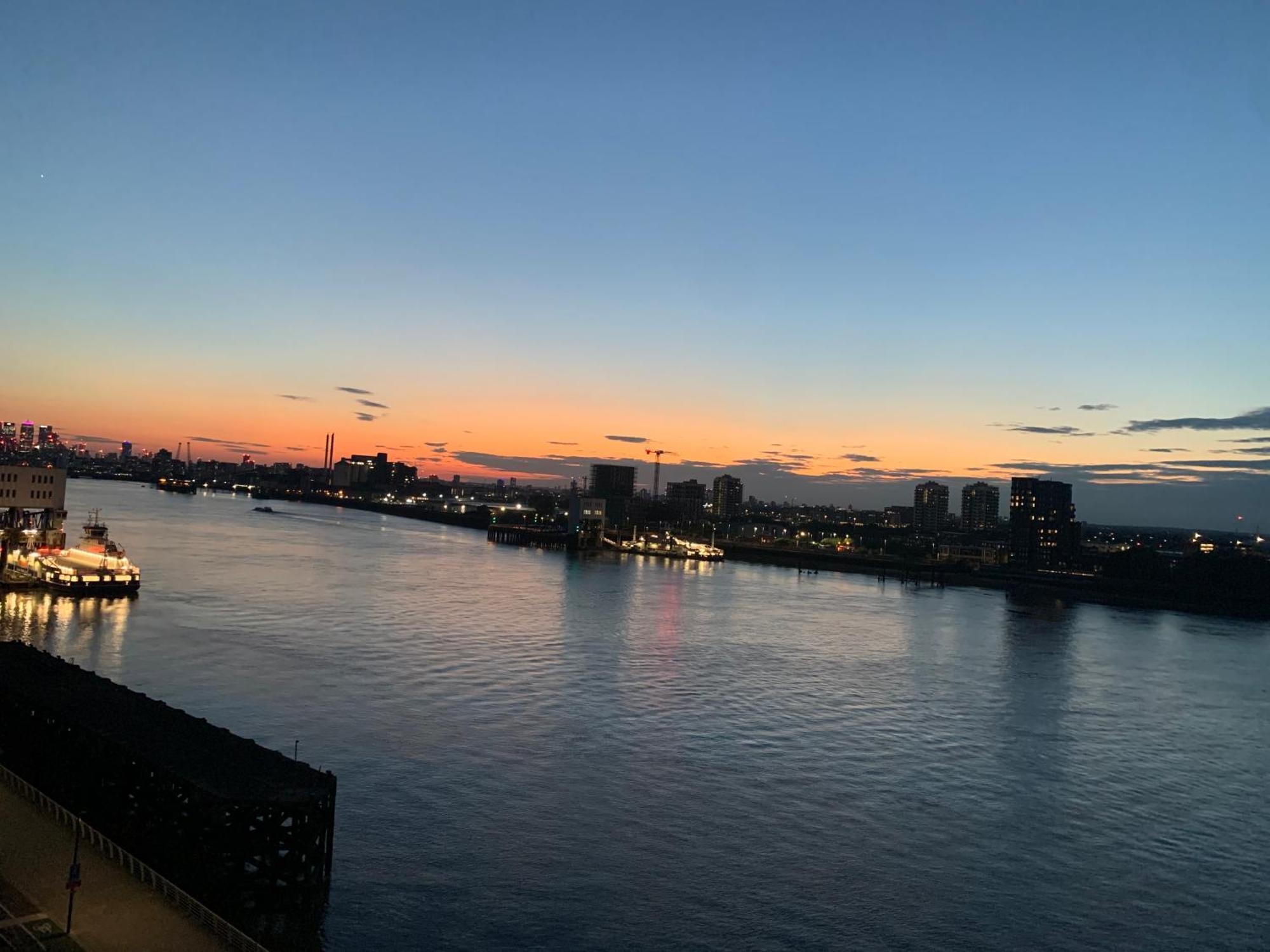 Luxury Riverside Apt With Easy Access To Central London, O2, Excel Centre And Parking Exterior foto